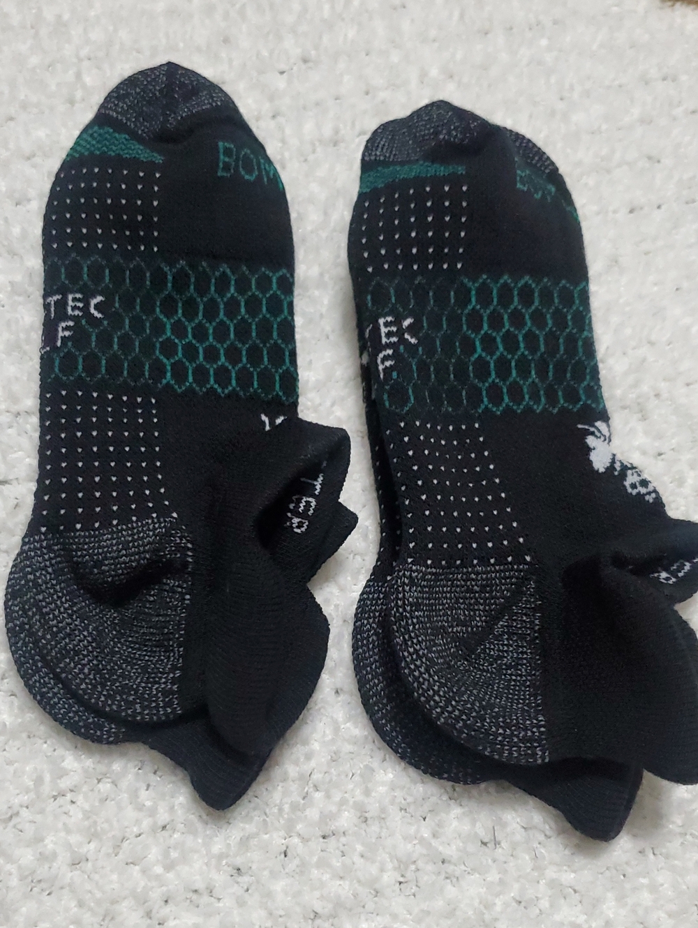 Bombas Low-Cut HEXTEC GOLF Athletic Socks in Black and Teal